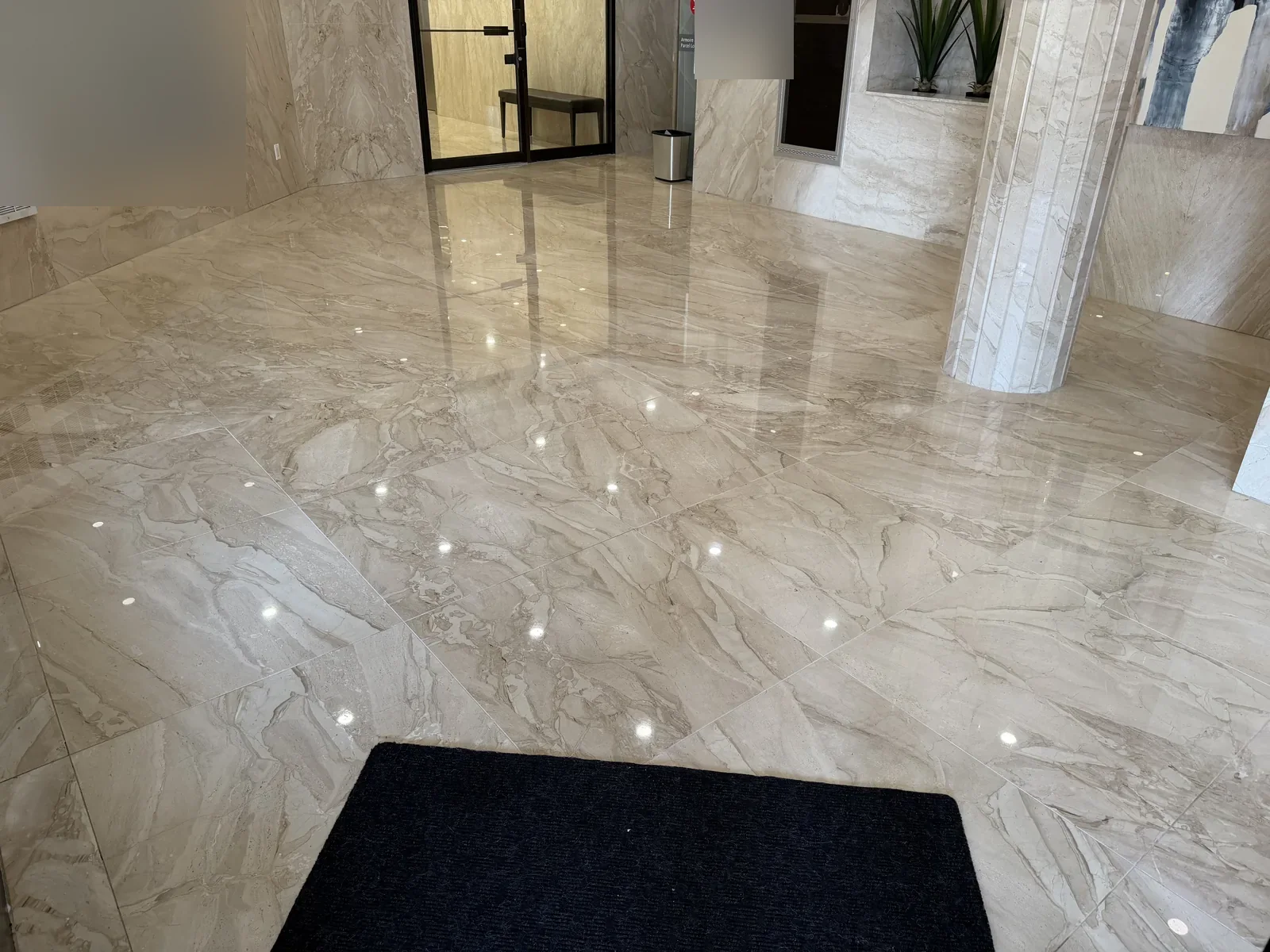 Restored high-gloss marble lobby floor in a Pierrefonds condo