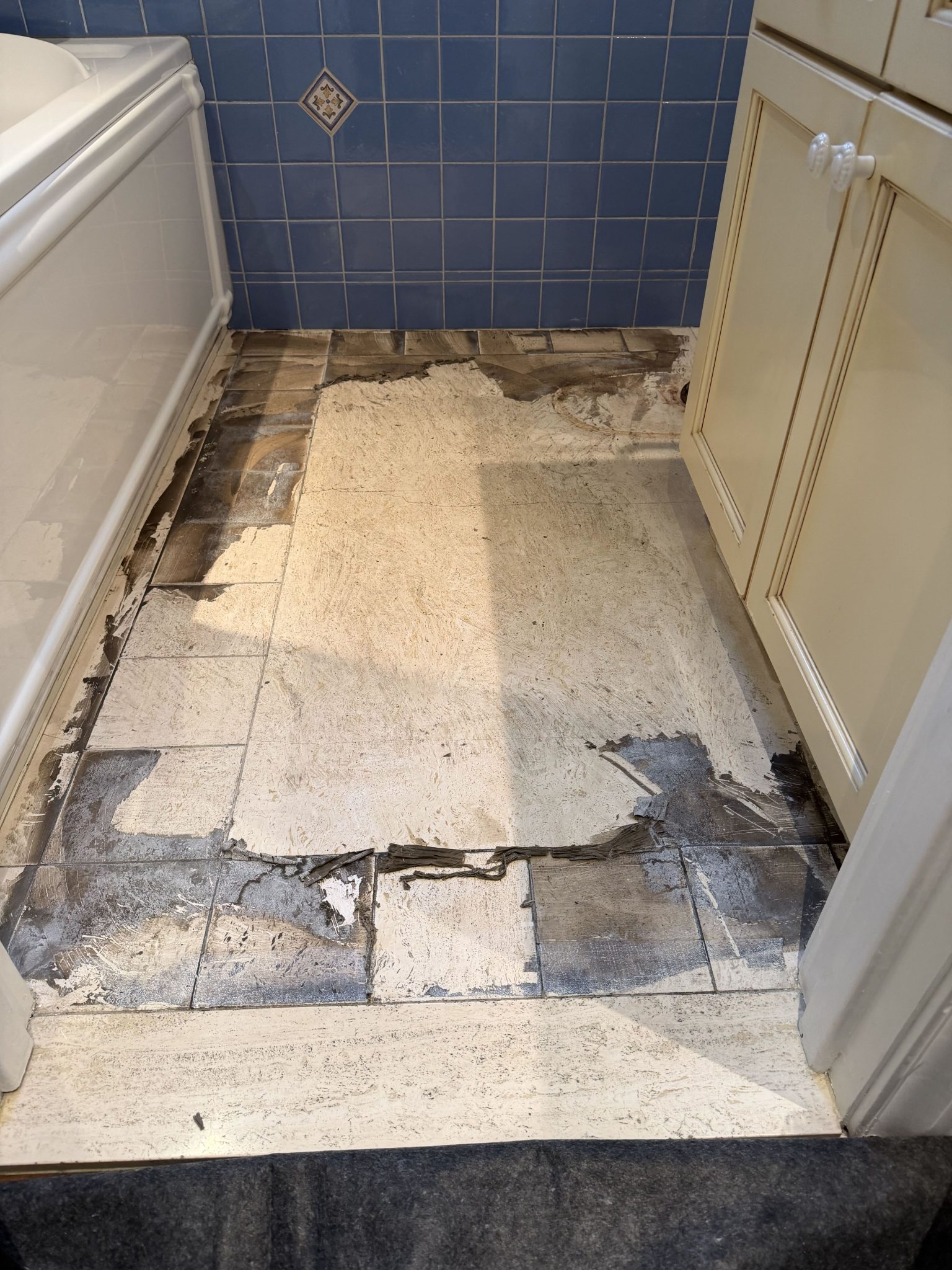 Restoring a travertine floor covered with glue residue — Glue residue before restoration