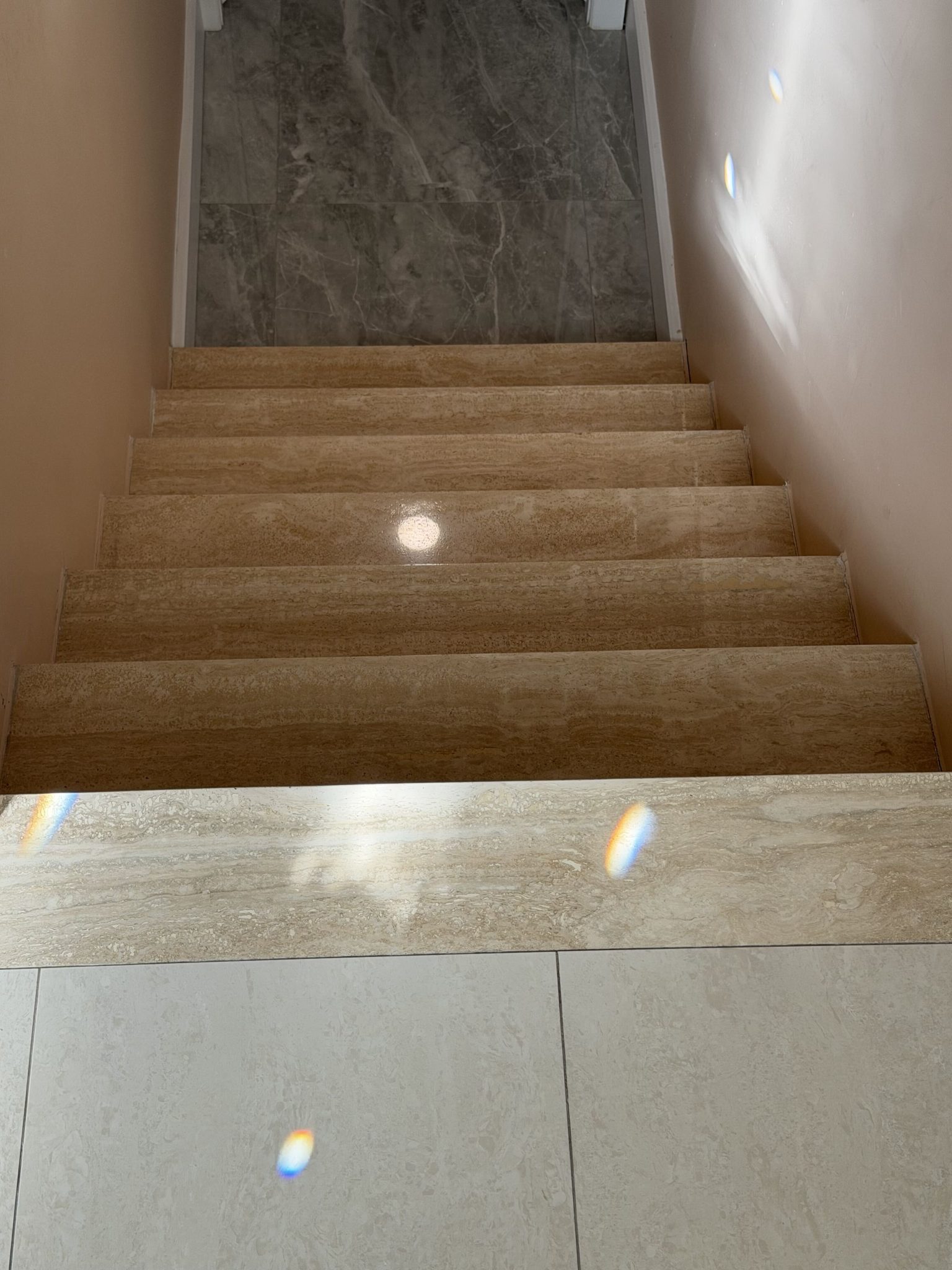 Travertine stairs restored to a high-gloss finish — High-gloss finish after polishing
